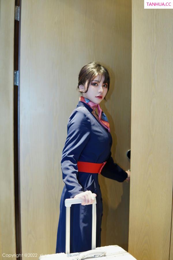   [XiuRen]高清写真图 2022.12.27 No.6048 桃桃子_ 空姐制服第8张图片